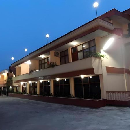 Hotel Benteng Букитинги Екстериор снимка