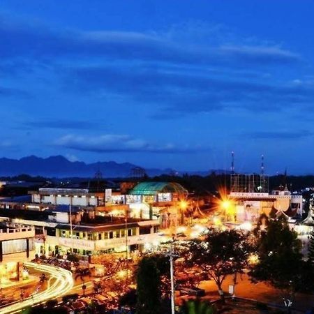 Hotel Benteng Букитинги Екстериор снимка