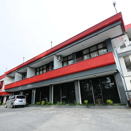 Hotel Benteng Букитинги Екстериор снимка