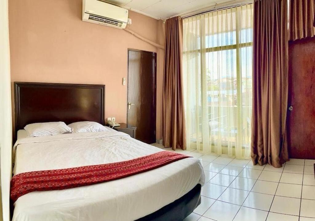 Hotel Benteng Букитинги Екстериор снимка