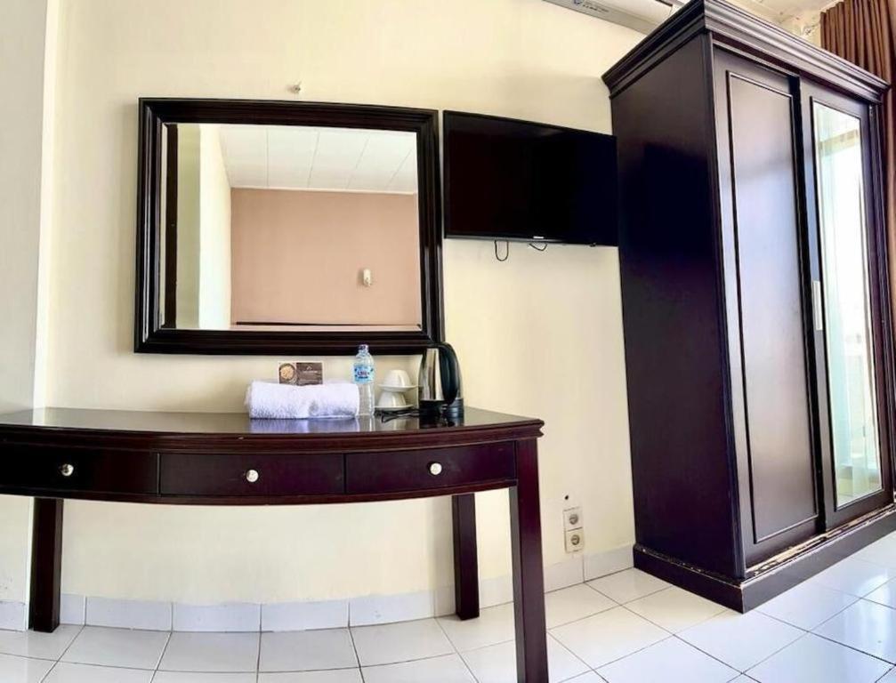Hotel Benteng Букитинги Екстериор снимка