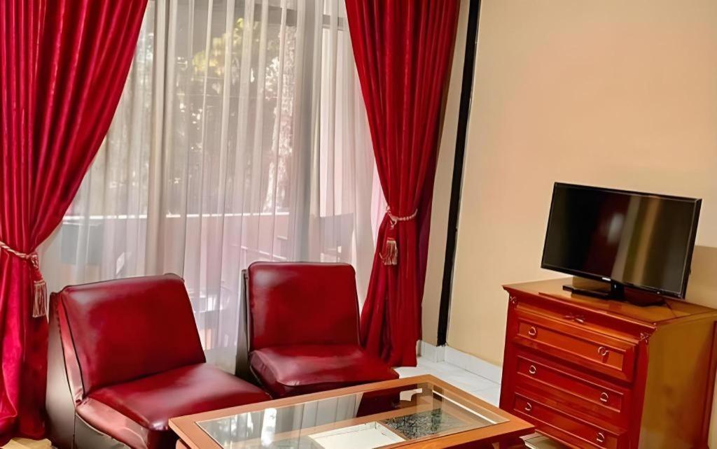Hotel Benteng Букитинги Екстериор снимка