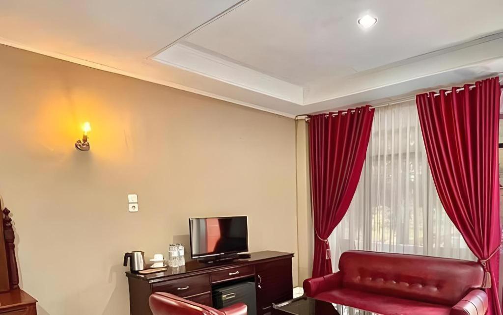 Hotel Benteng Букитинги Екстериор снимка