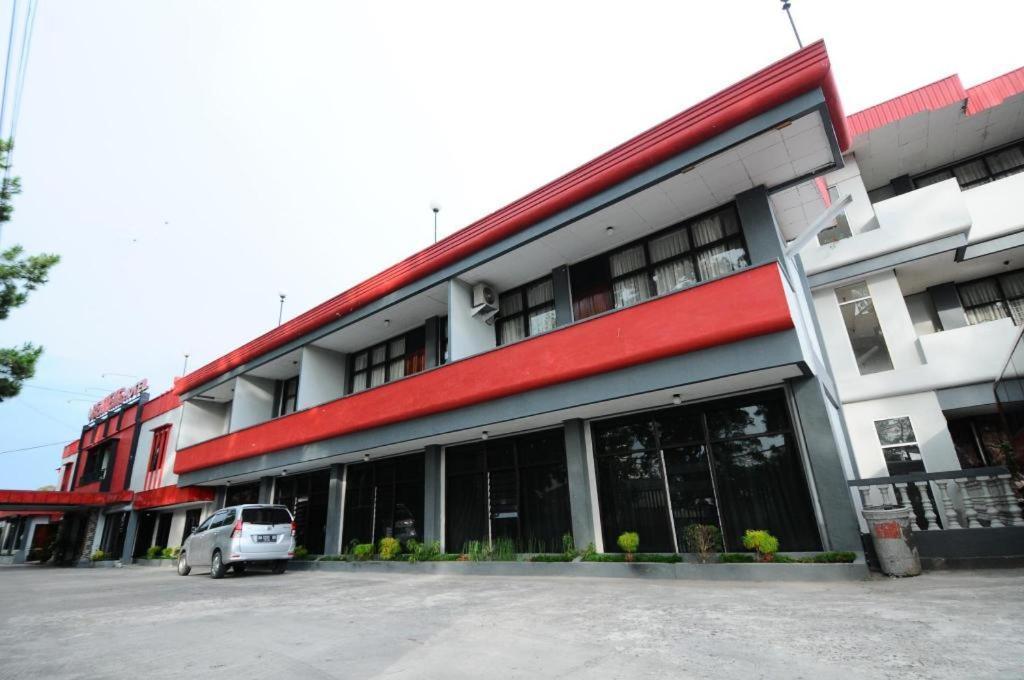 Hotel Benteng Букитинги Екстериор снимка