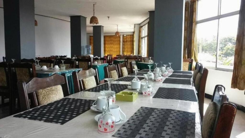 Hotel Benteng Букитинги Екстериор снимка