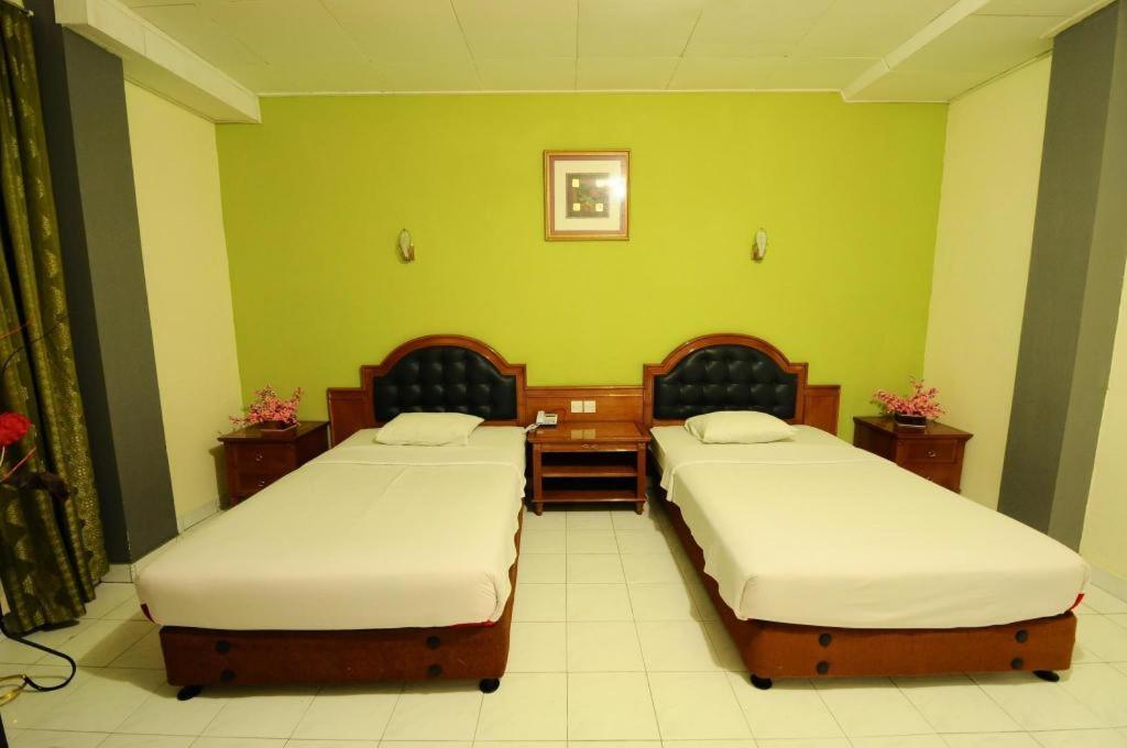 Hotel Benteng Букитинги Екстериор снимка