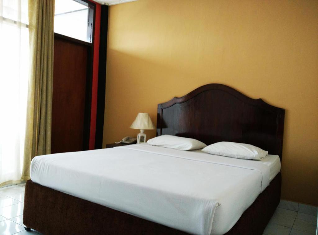 Hotel Benteng Букитинги Екстериор снимка