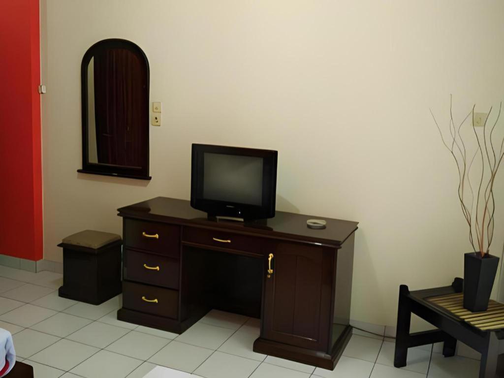 Hotel Benteng Букитинги Екстериор снимка