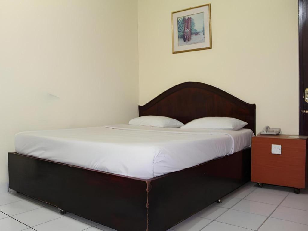 Hotel Benteng Букитинги Екстериор снимка