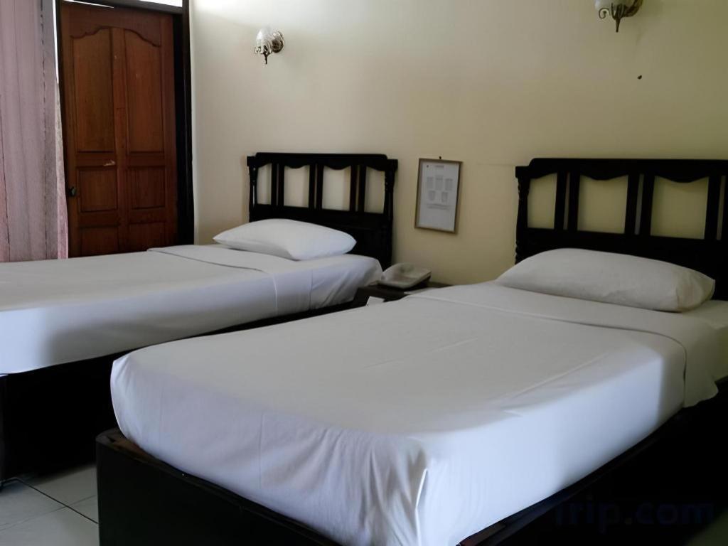 Hotel Benteng Букитинги Екстериор снимка