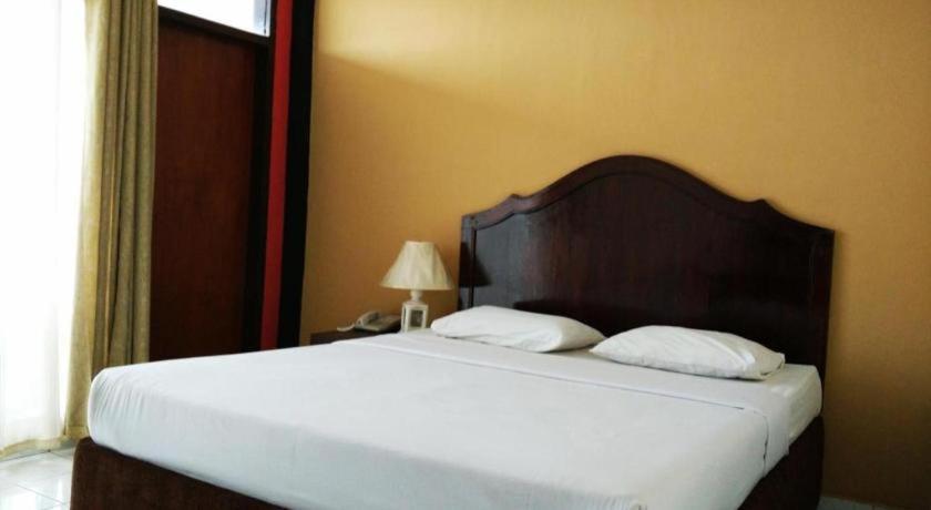 Hotel Benteng Букитинги Екстериор снимка