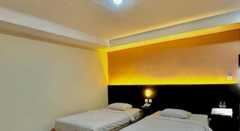 Hotel Benteng Букитинги Екстериор снимка