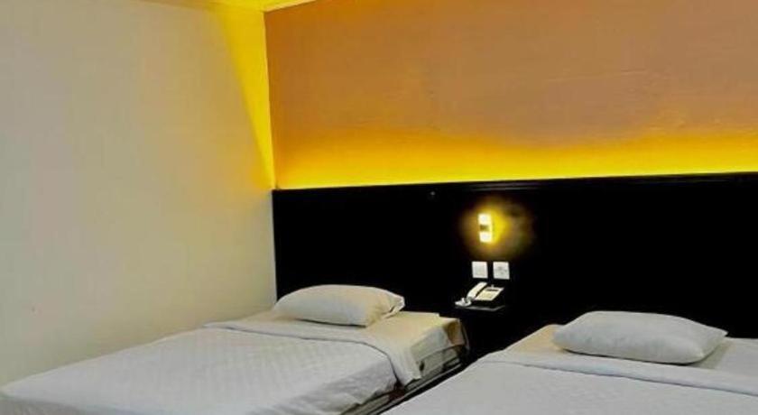 Hotel Benteng Букитинги Екстериор снимка