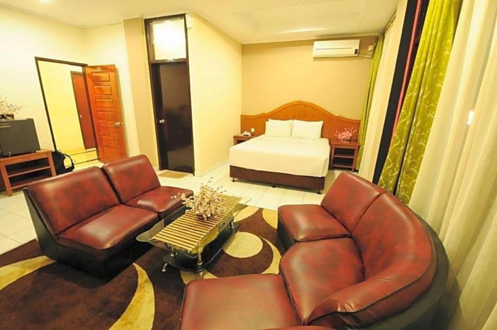 Hotel Benteng Букитинги Екстериор снимка