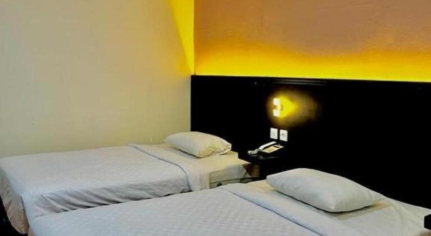 Hotel Benteng Букитинги Екстериор снимка