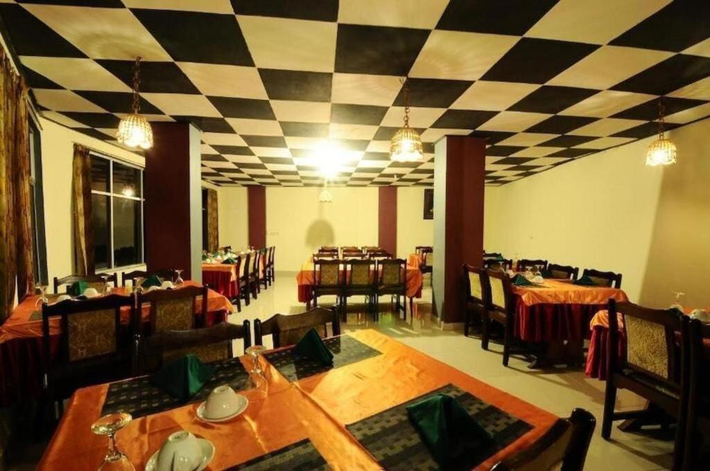 Hotel Benteng Букитинги Екстериор снимка