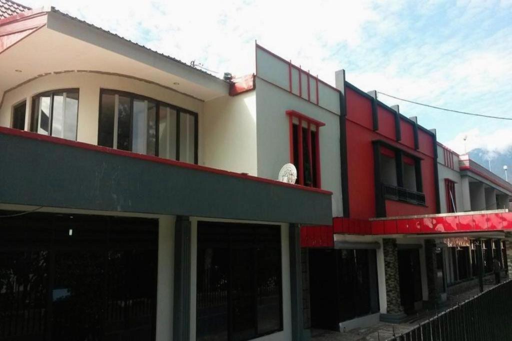 Hotel Benteng Букитинги Екстериор снимка