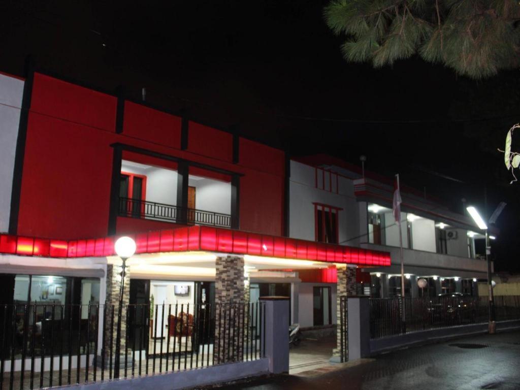 Hotel Benteng Букитинги Екстериор снимка