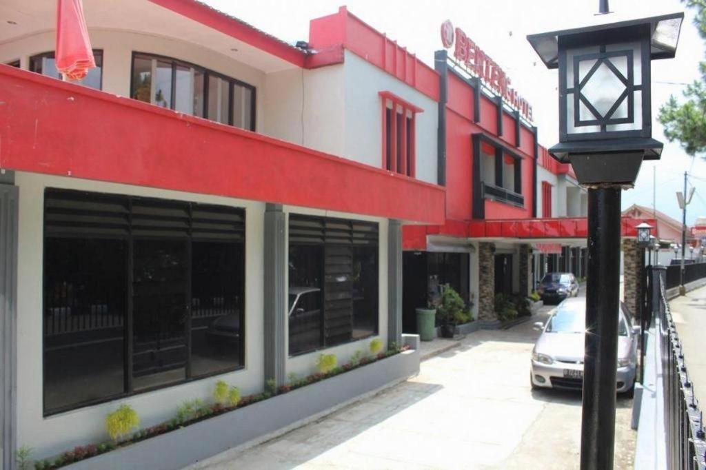 Hotel Benteng Букитинги Екстериор снимка