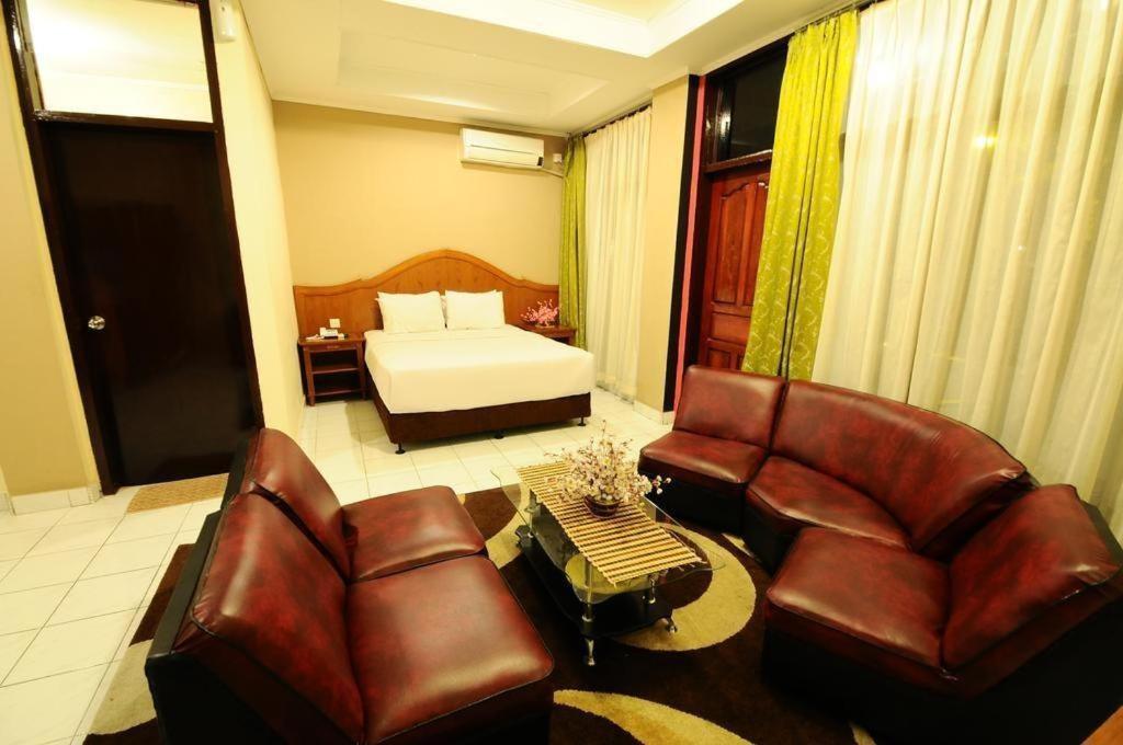 Hotel Benteng Букитинги Екстериор снимка
