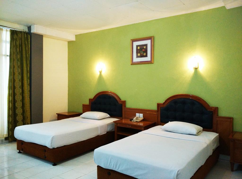 Hotel Benteng Букитинги Екстериор снимка