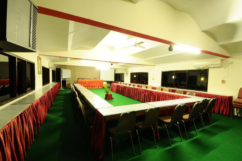 Hotel Benteng Букитинги Екстериор снимка