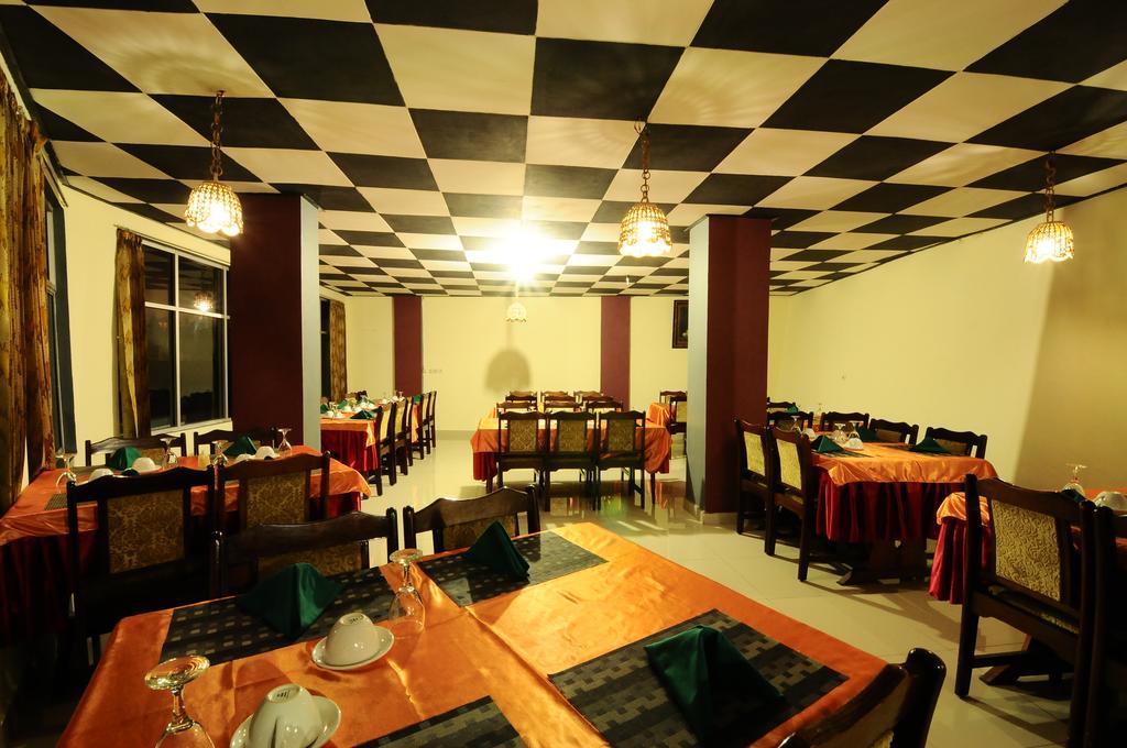 Hotel Benteng Букитинги Екстериор снимка